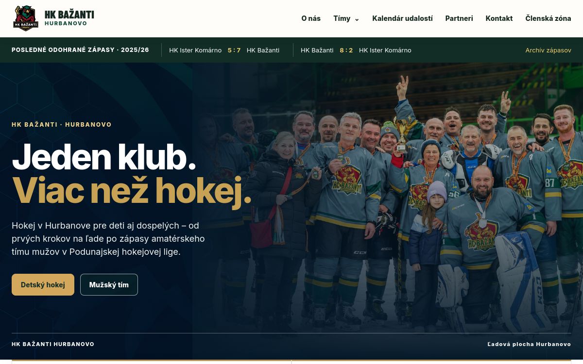 Aktuálny náhľad webu HK Bažanti Hurbanovo s tímovou fotografiou a nadpisom Jeden klub. Viac než hokej.